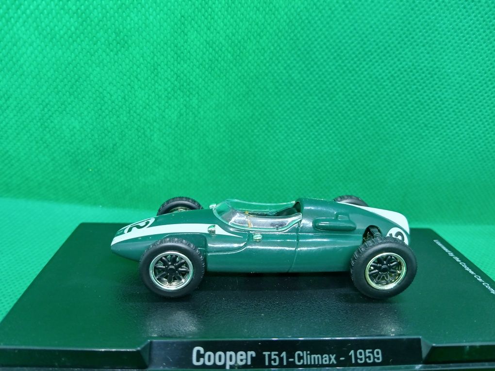 Miniaturas  1/43 de Formula 1 8 modelos diferentes  novos