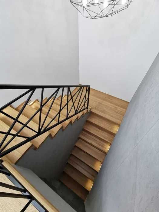 Balustrady - barierki wewnętrzne i zewnętrzne stalowe, szklane