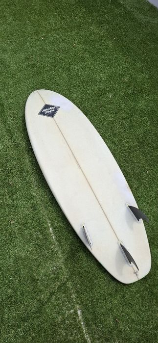 Prancha de Surf Stinky Tofu 6’2” + Saco Dakine