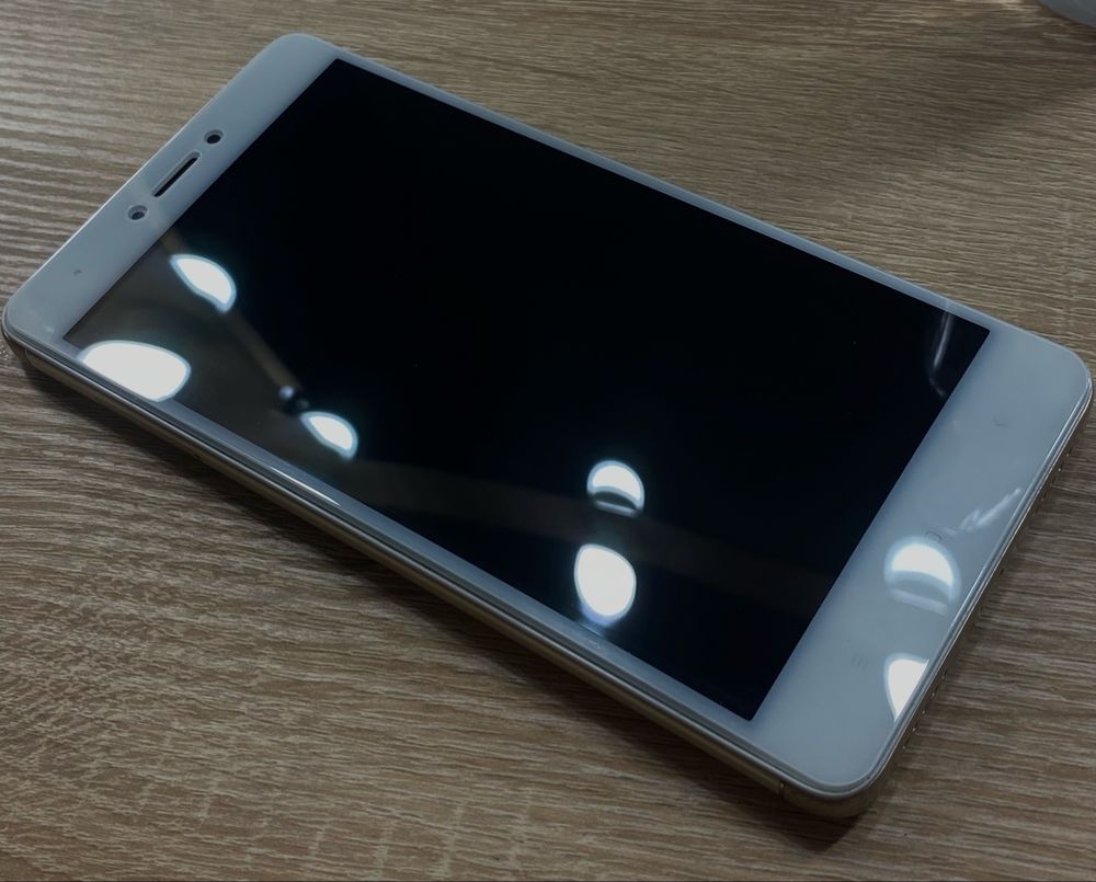 Телефон Xiaomi Redmi Note 4 +Защитное стекло