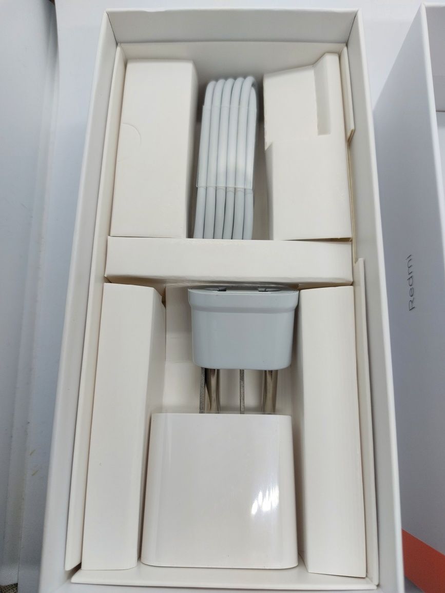 Redmi 8 (4/64+64Gb) Чорний + подарунки