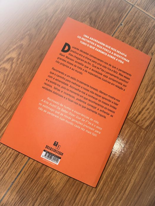 Livro “A arte subtil de saber dizer que se foda”