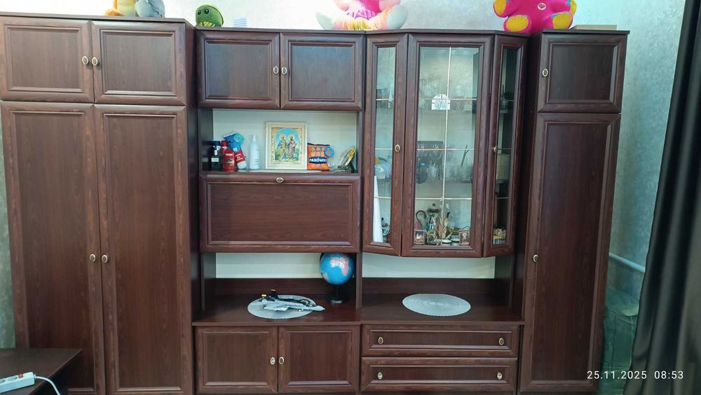 Стінка коричнева