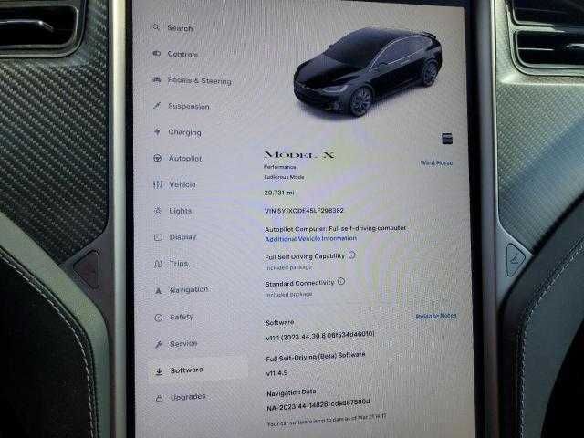 Tesla Model X 2020 року