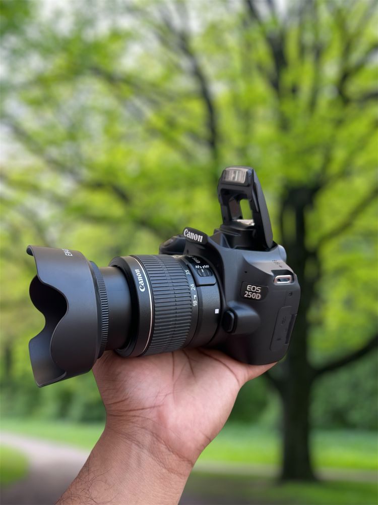 Canon Eos 250D WiFi/4k video/ecrã tactile com lente 18-55mm e bolsa