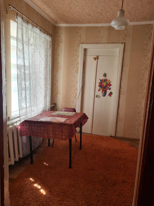 Продам столы и стулья  б/у, можно в кухню, предприятие, любое помещени