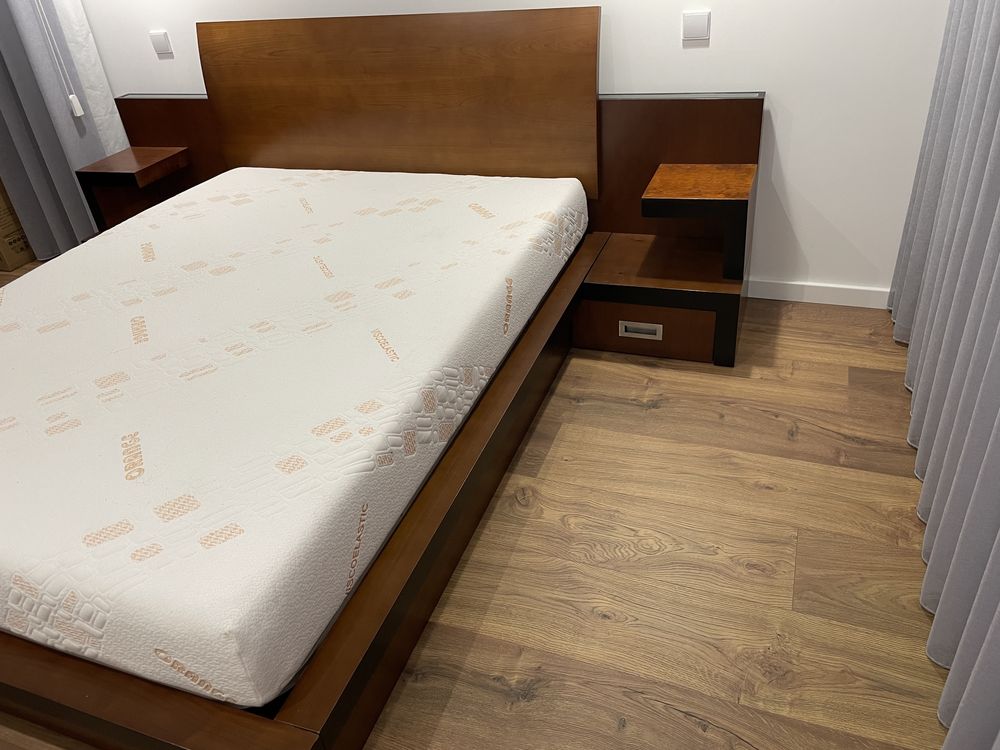 Mobilia com cama de casal