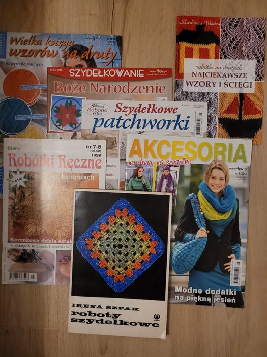Zestaw czasopism + książka. #szydełkowanie #druty