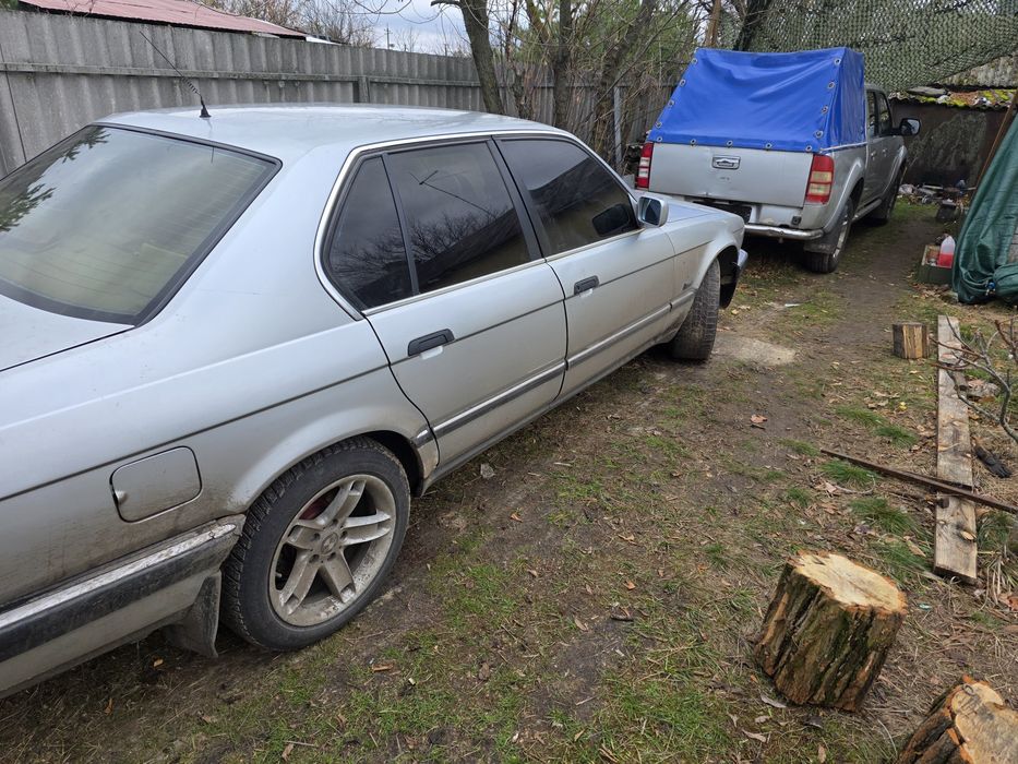 Продаю BMW e32 730