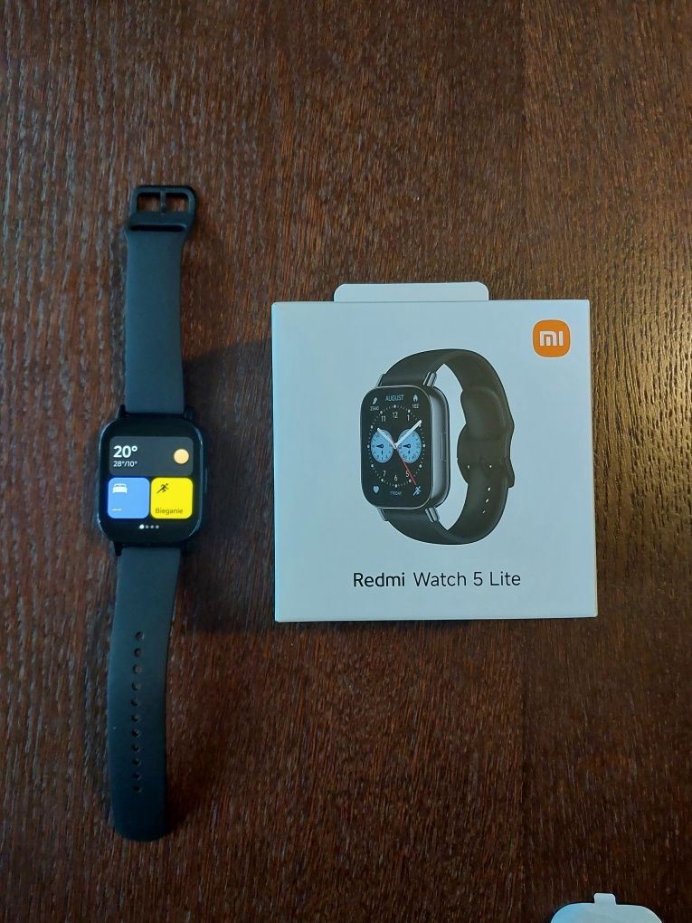 Smartwatche Radmi Watch 5 Lite.