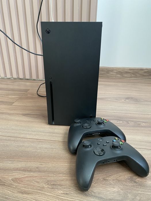 Xbox Series X 1000гб + 2 геймпада