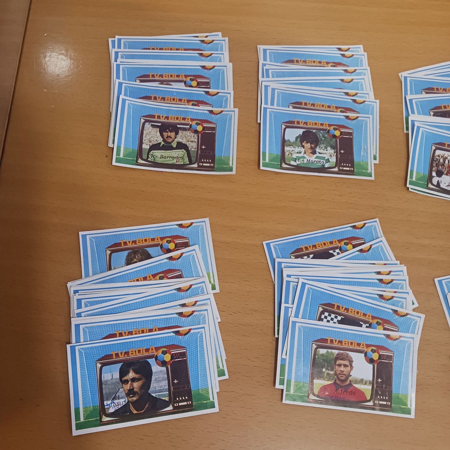 200 Cromos TV Bola diferentes
