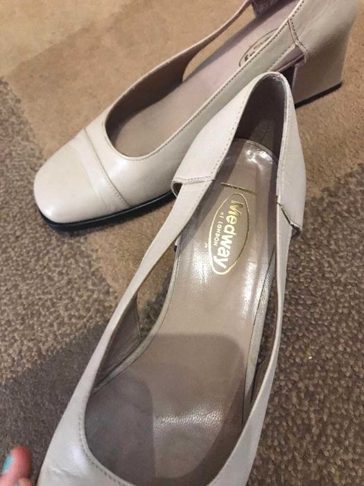 Sapatos clássicos creme