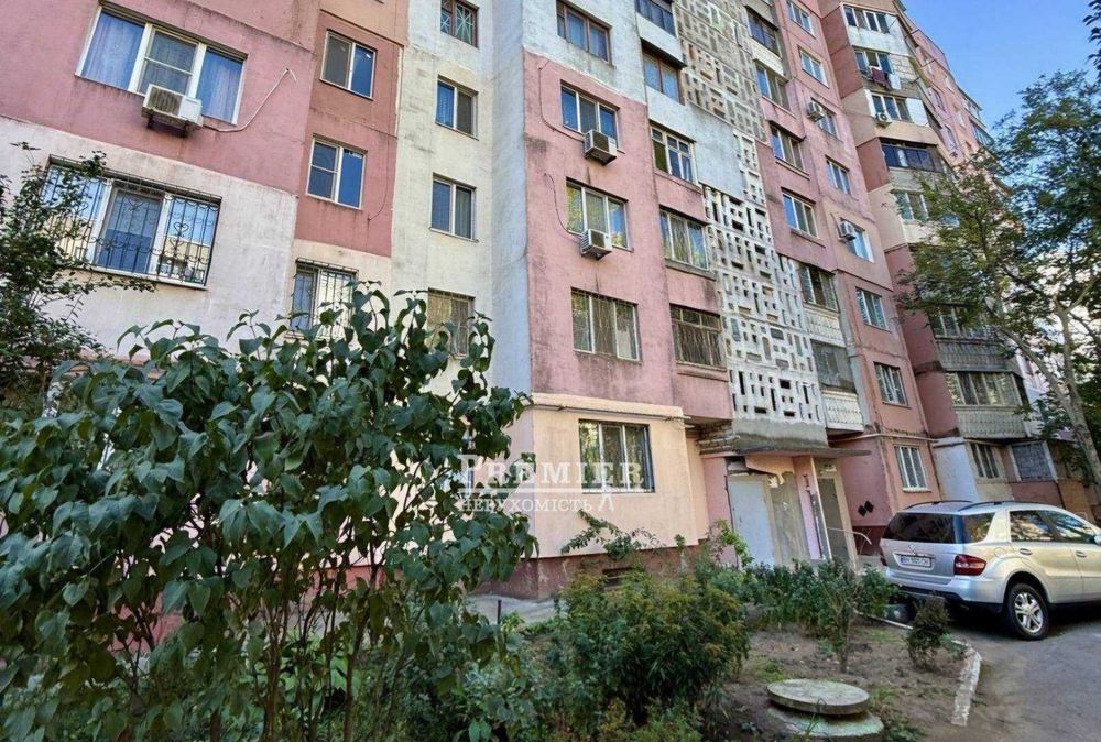 Продам 3-кімнатну квартиру на Заболотного біля ТЦ Сім'я