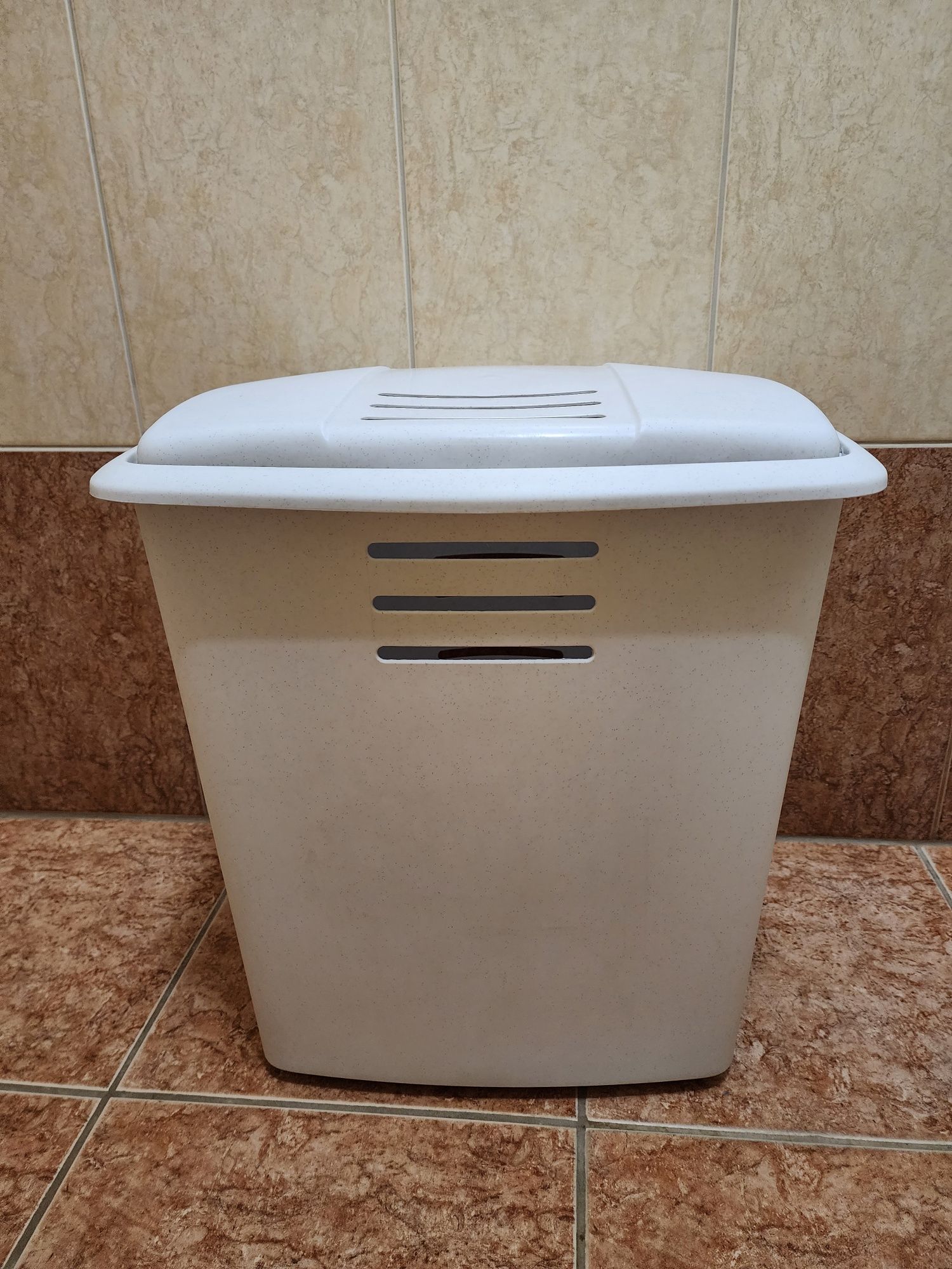 Продається кошик для білизни.