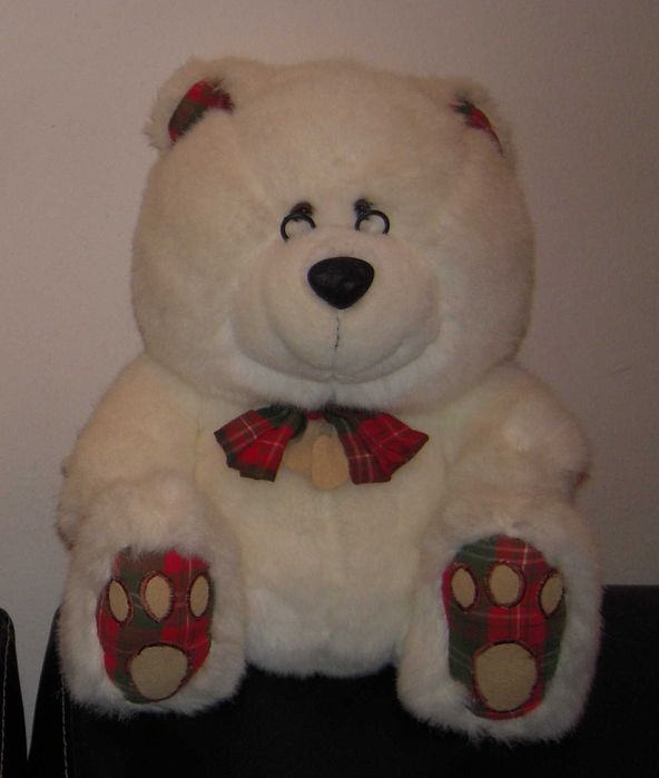 Bonecos e Peluches de várias Formas e Cores (4)