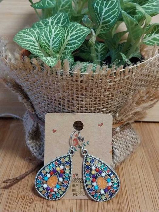 Brincos pendente gota de água - Novo! Embalado com cartão.