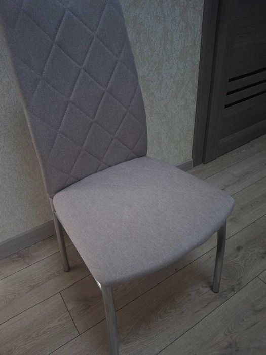 Стіл кухоний стікляний