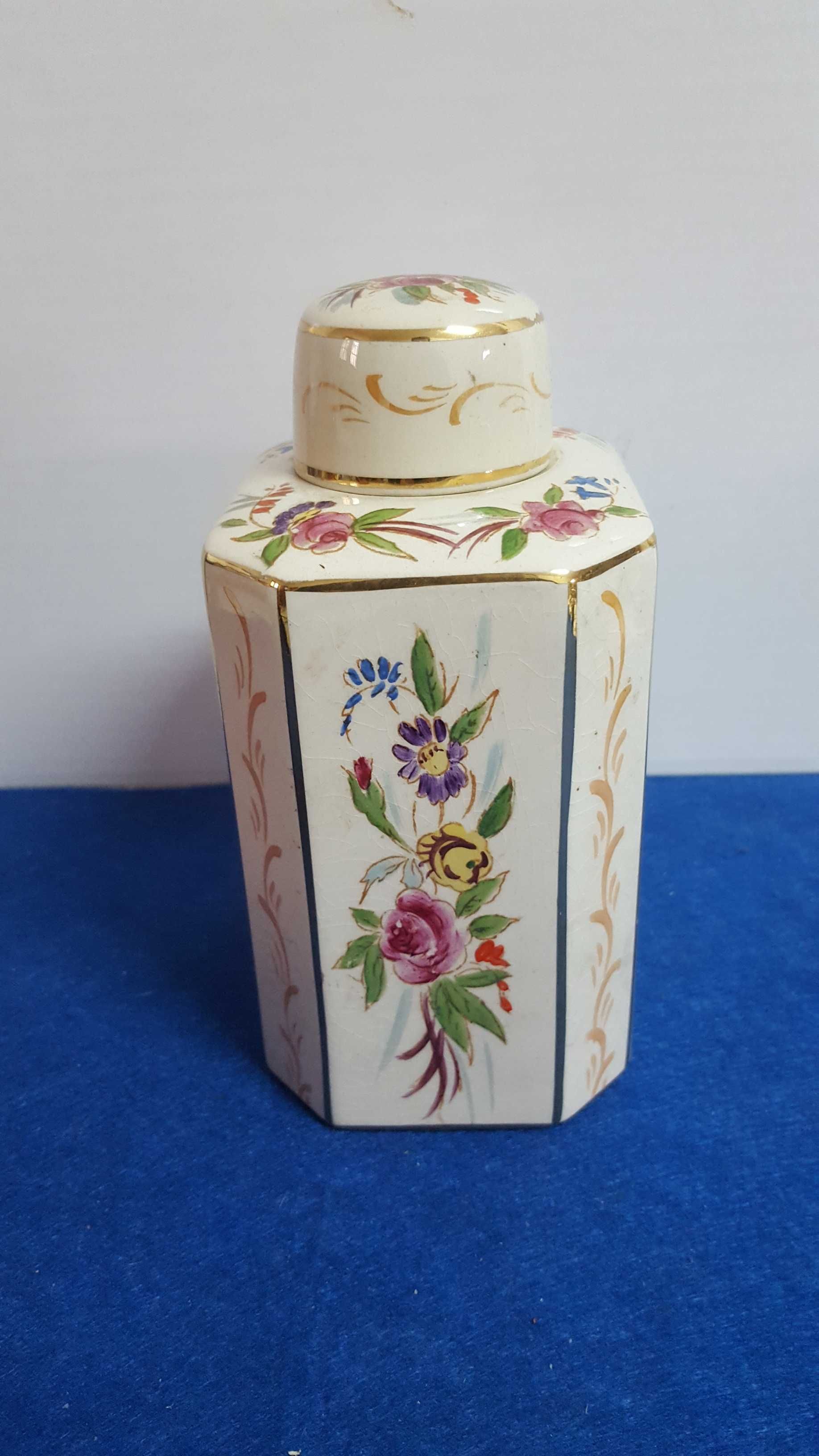 Rara e antiga caixa de chá pintada á mão em cerâmica Sacavém. Marcada