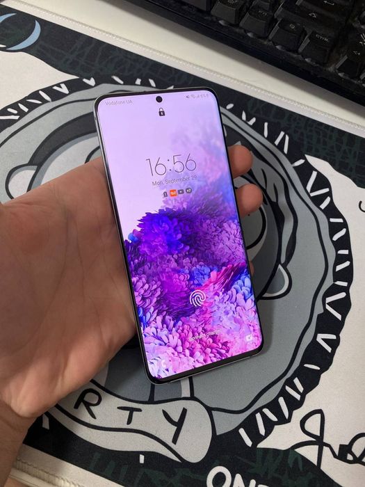 Продаю Samsung s20