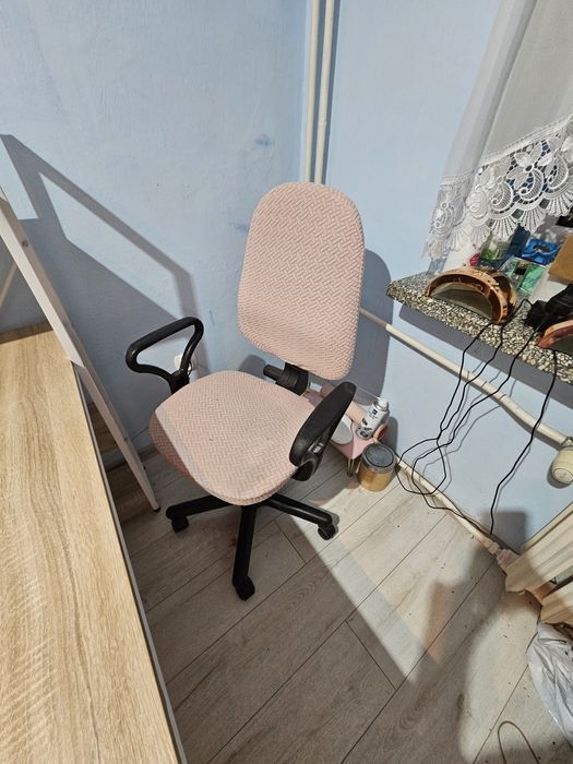 Fotel biurowy z odkryciem