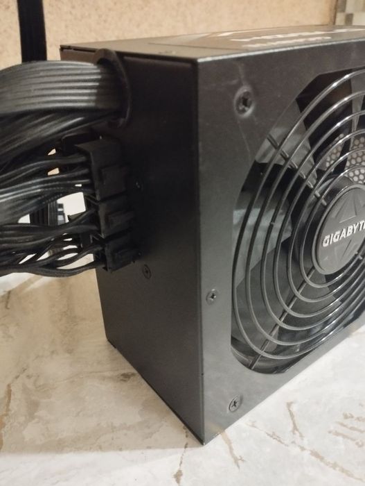 Блок живлення Gigabyte G750H (GP-G750H)