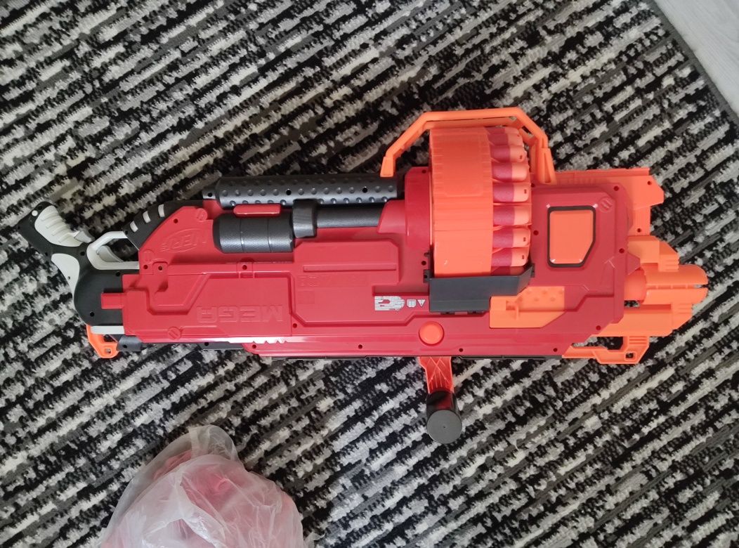 Продам Nerf Megamastodon в ідеальному стані!