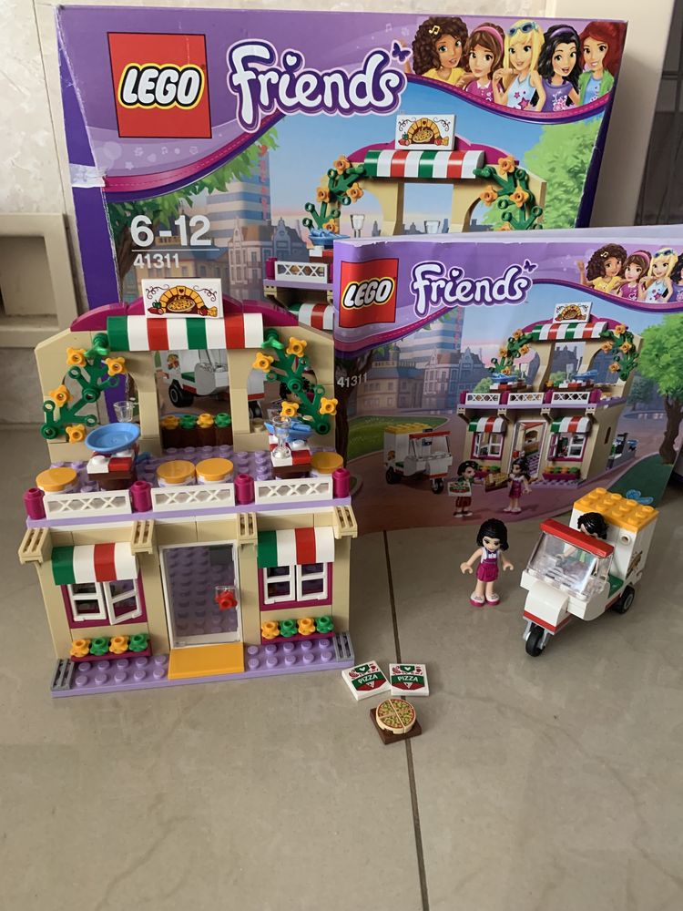 Lego friends pizzeria