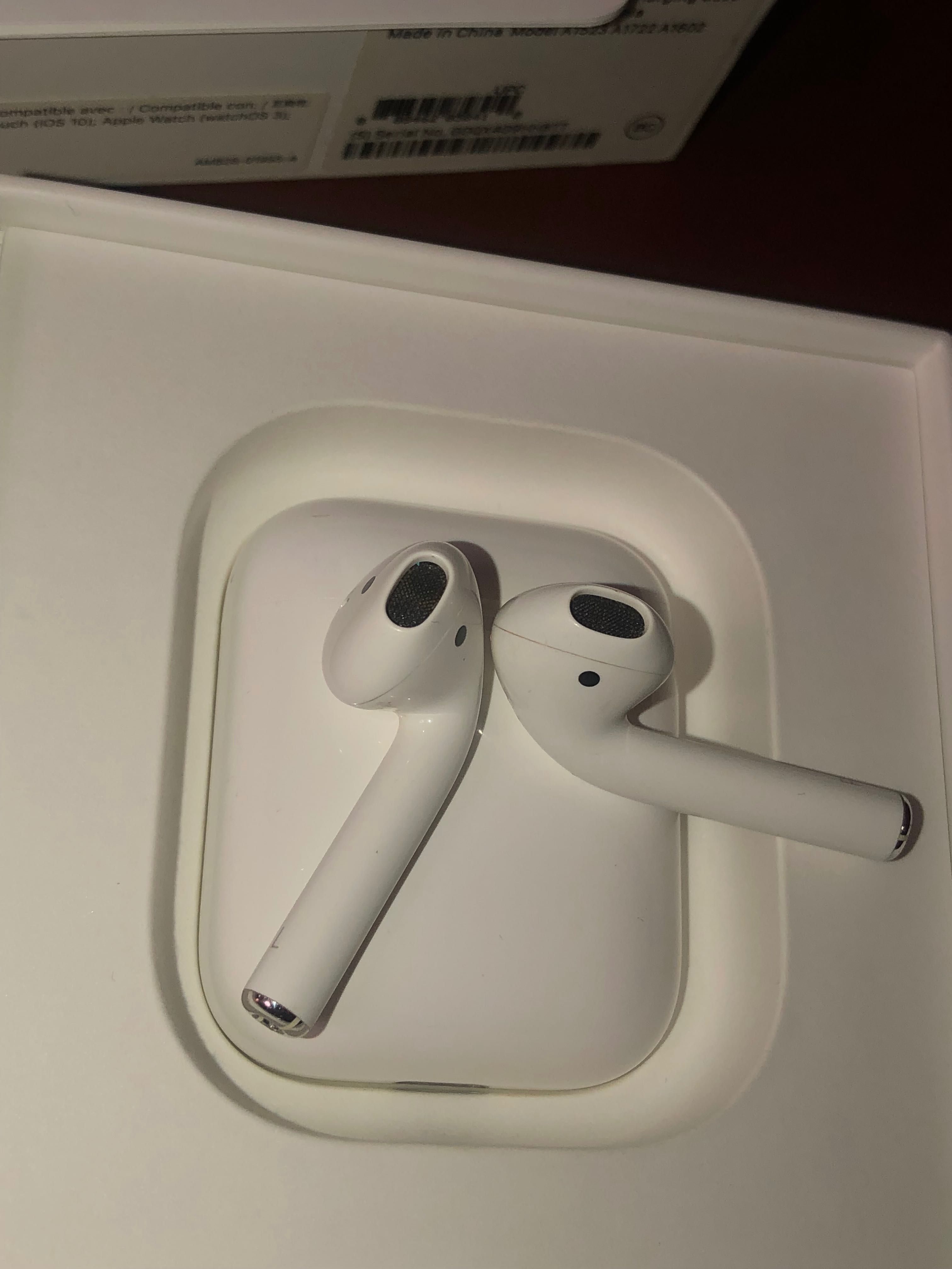 Навушники AirPods