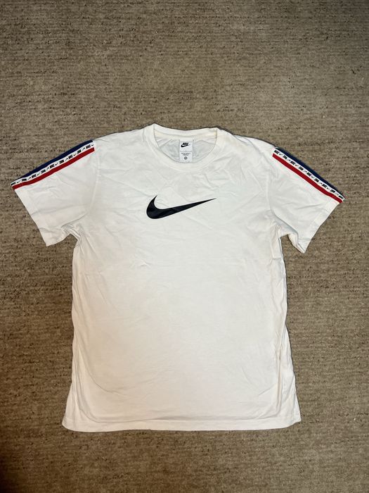 Футболка Nike на лампасах