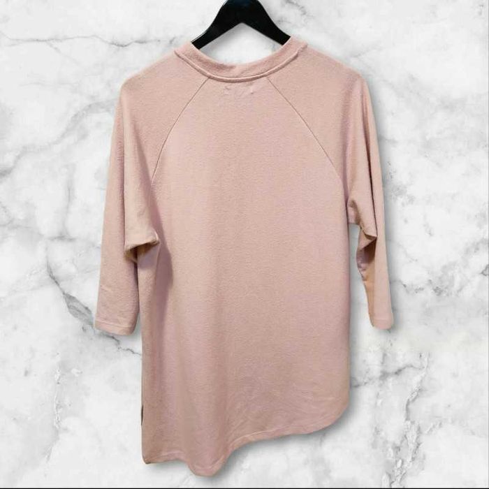 Sweterek pudrowy róż reserved damski