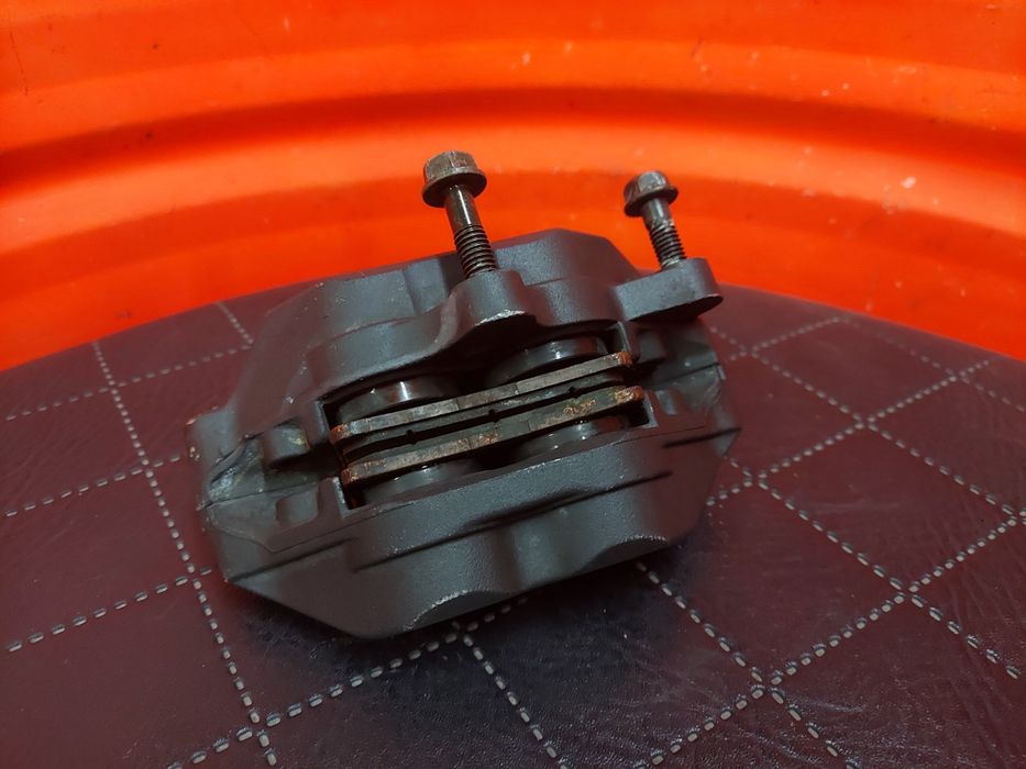 Zaciski Honda CBR 600 F4/F4i/Sport 929/954/900RR przód lewy prawy