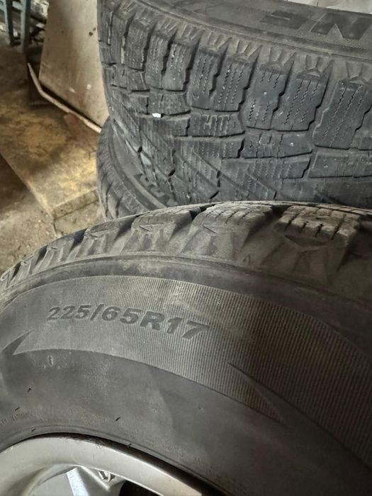 Продам диски з зимовой гумой Roadstoune 225/65 r17