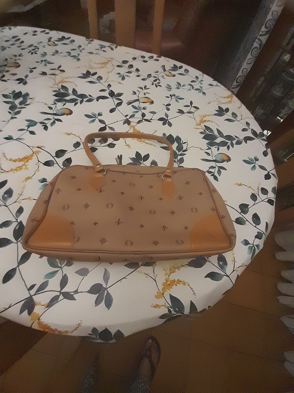 Carteira de senhora beje com detalhes castanhos