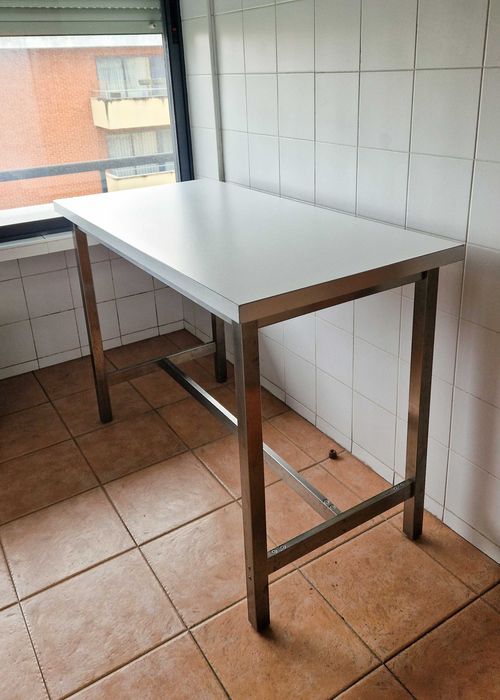 Mesa alta de cozinha