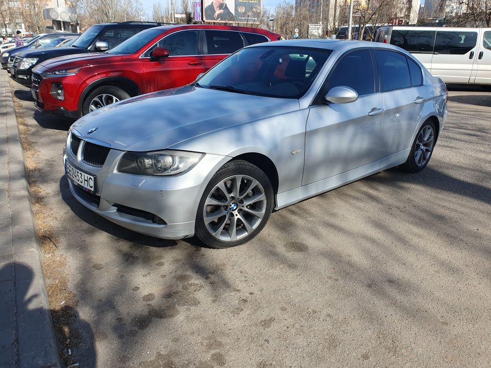 Продам BMW E90 330D