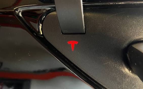 Reparação de carregador de parede Tesla