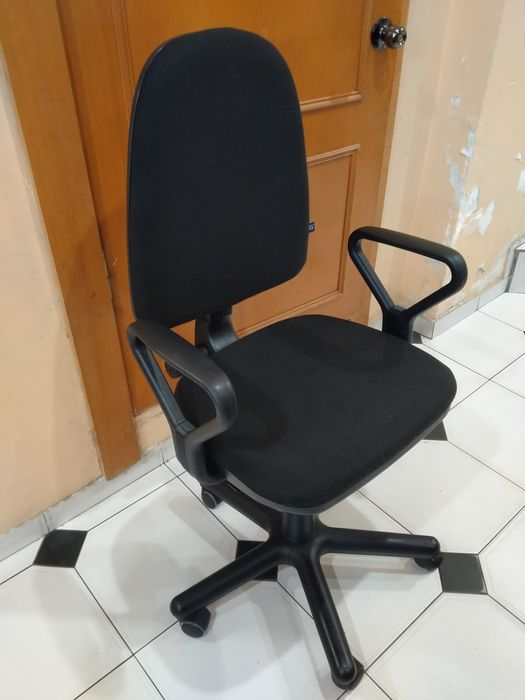 Кресло стул офисный компьютерный. 
Б/У.