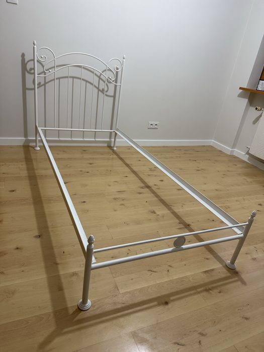 Łóżko metalowe pojedyncze białe