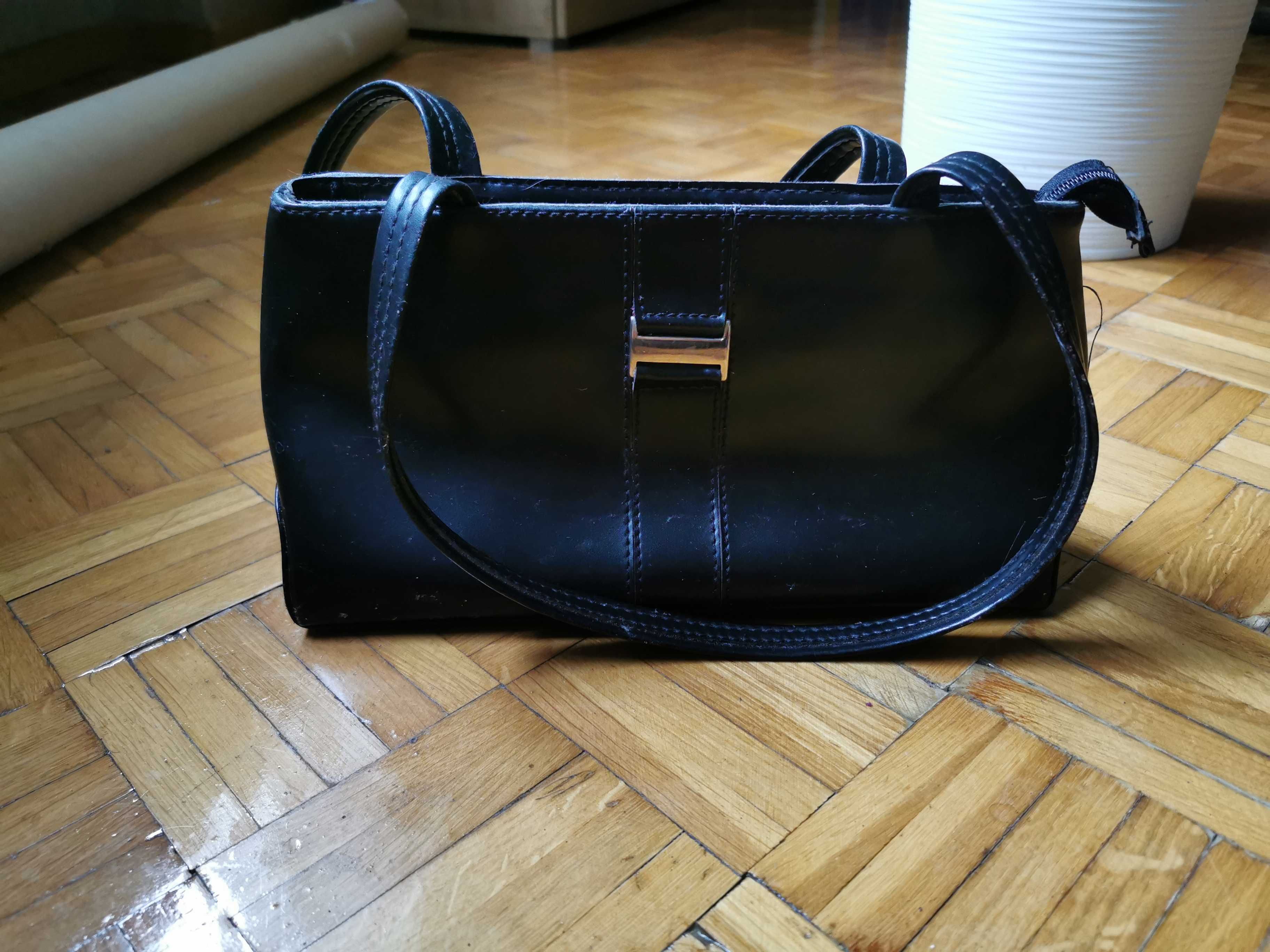 Piękna torebka damska w kolorze czarnym. Stan bardzo dobry