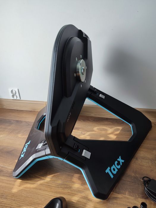 Trenażer rowerowy Tacx NEO 2 Smart