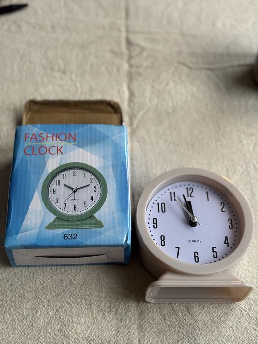 Zegarek / budzik stojący