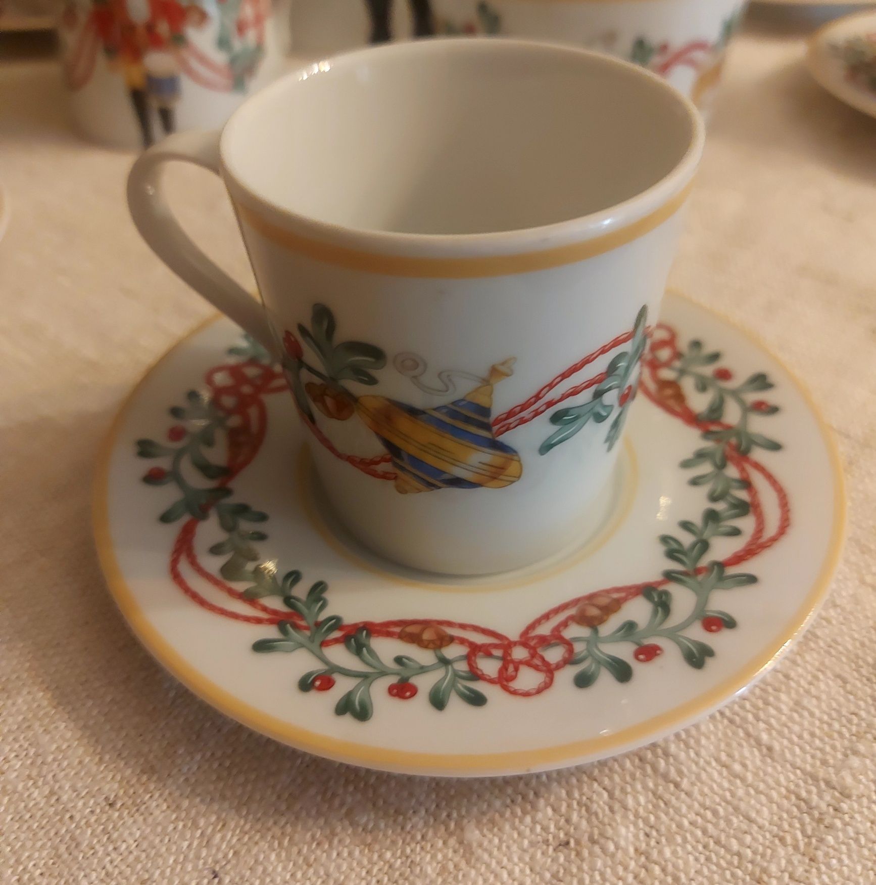 Serviço porcelana SPAL motivo Natal
1 Bule, 1 Leiteira e 1 Açucareiro