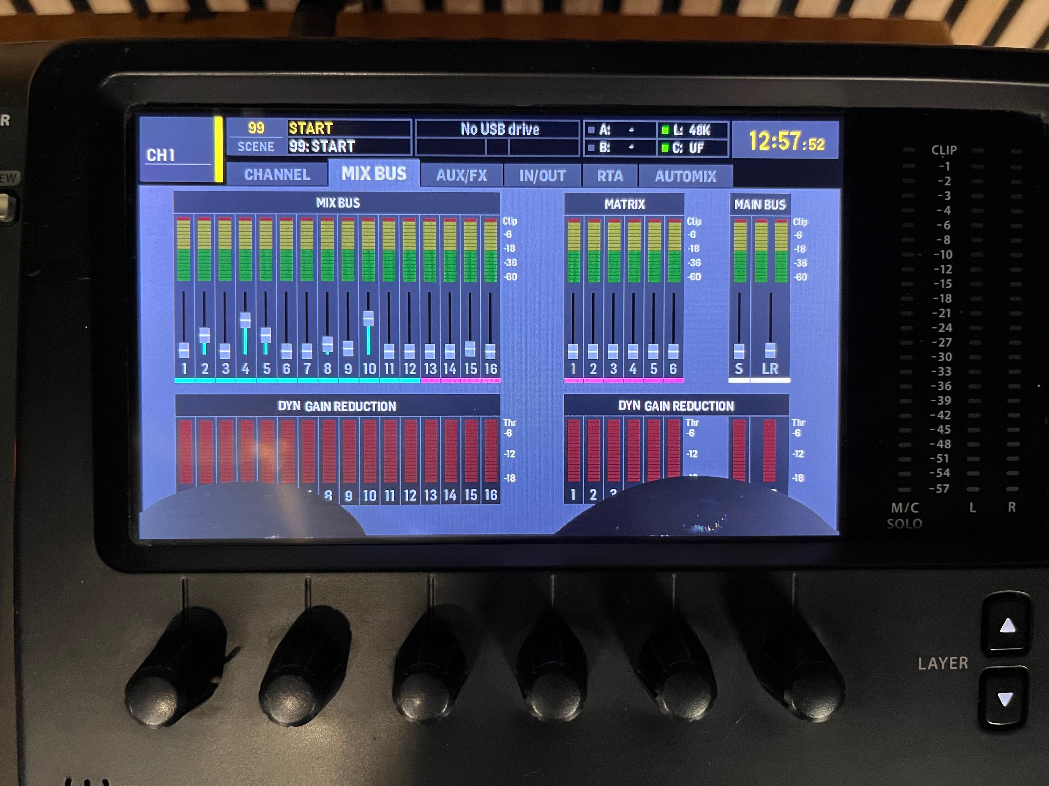 Stół Mikserski Behringer x32