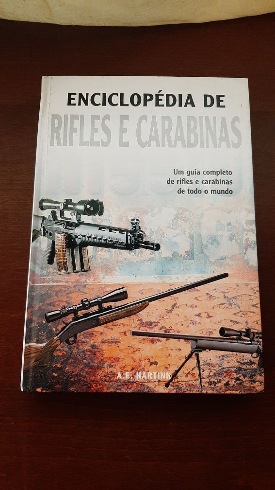 Livro de rifles e carabinas