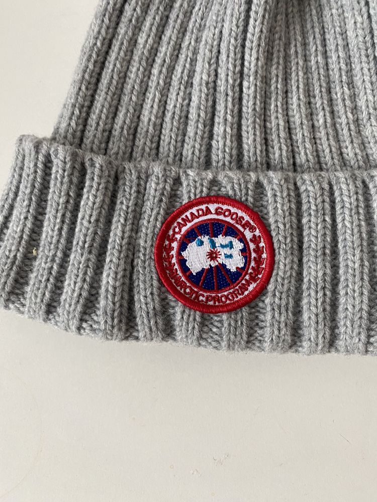 Canada Goose czapka pompon futro naturalne premium