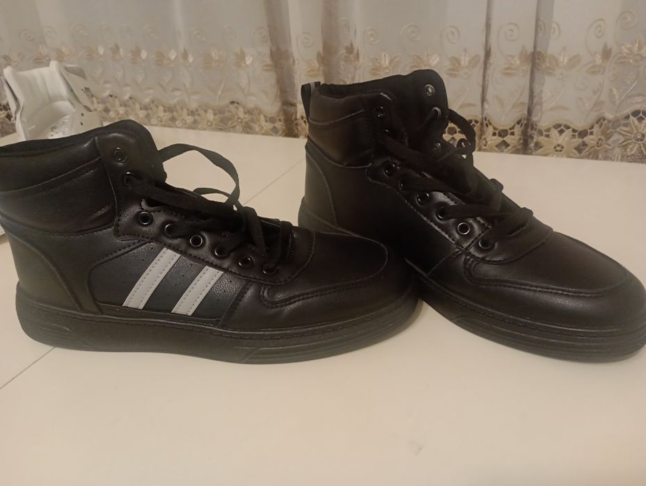 Демісезонні кросівки