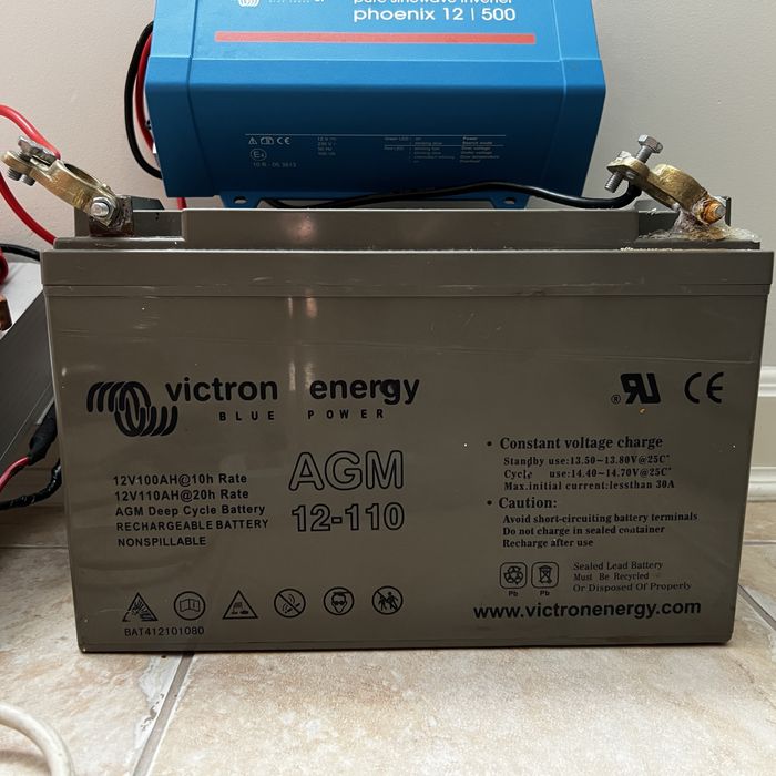 Батарея / акумулятор 12v 110 інвертор Victron Energy 12/230 500VA