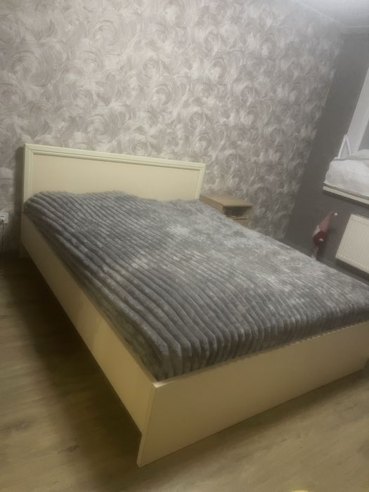 Двоспальне ліжко