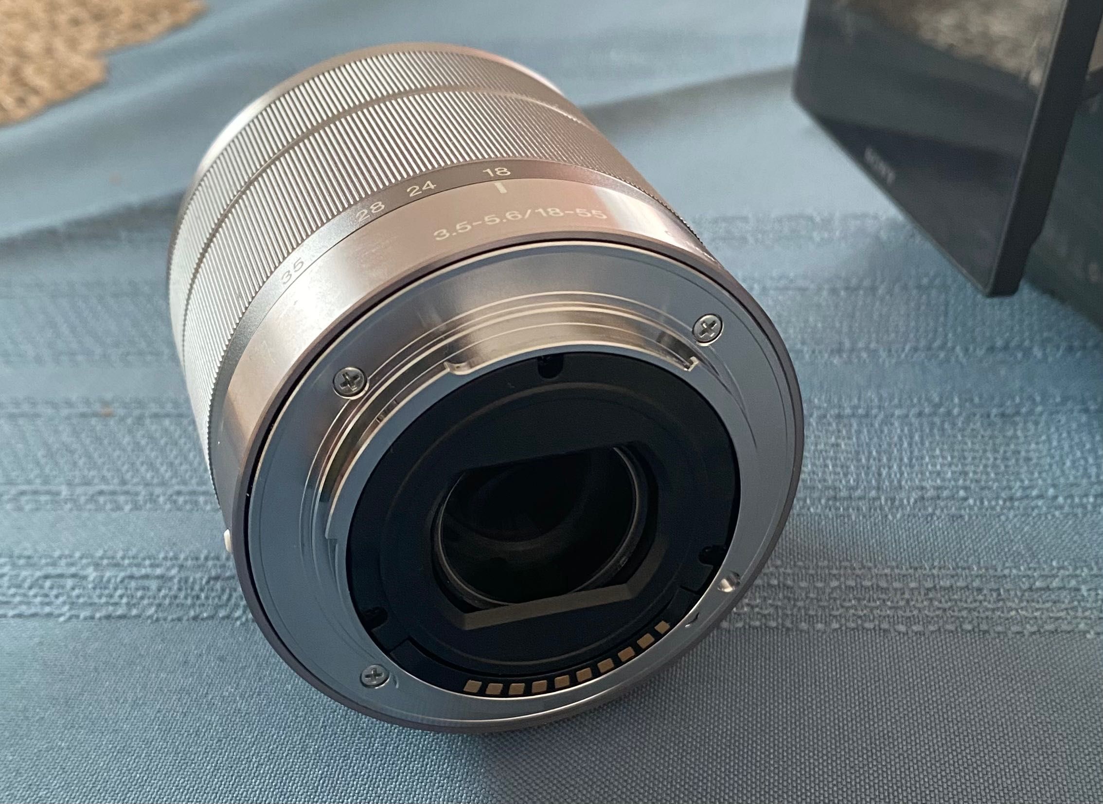 Sony NEX-5N Mirrorless Camera + Objetiva
CANON EF-S 10-18MM